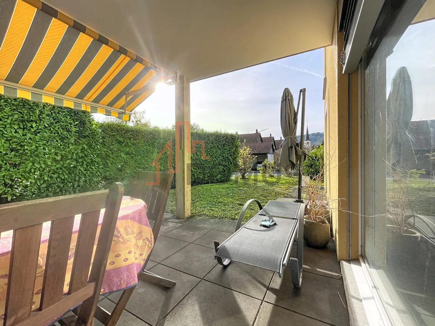 Spacious 5.5-room apartment with lawned terrace and 2 parking spaces - Photo 11 of 13