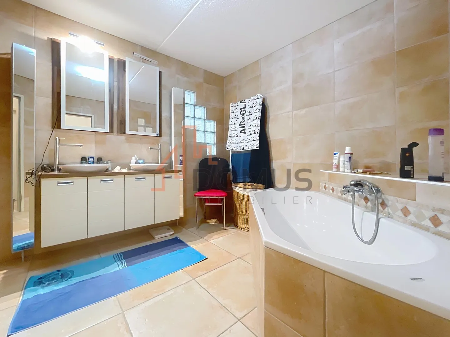 Spacious 5.5-room apartment with lawned terrace and 2 parking spaces - Photo 10 of 13