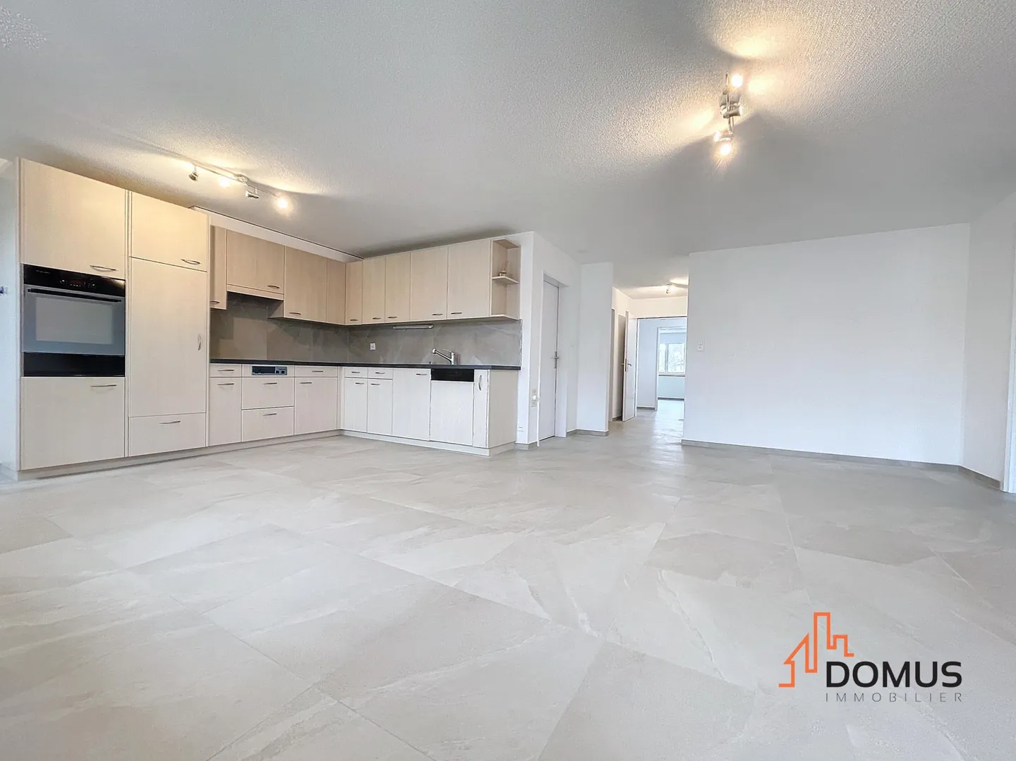 4.5 pièces rénové de 110 m² | Ascenseur | Buanderie privative | Proche gare - Foto 2 von 12