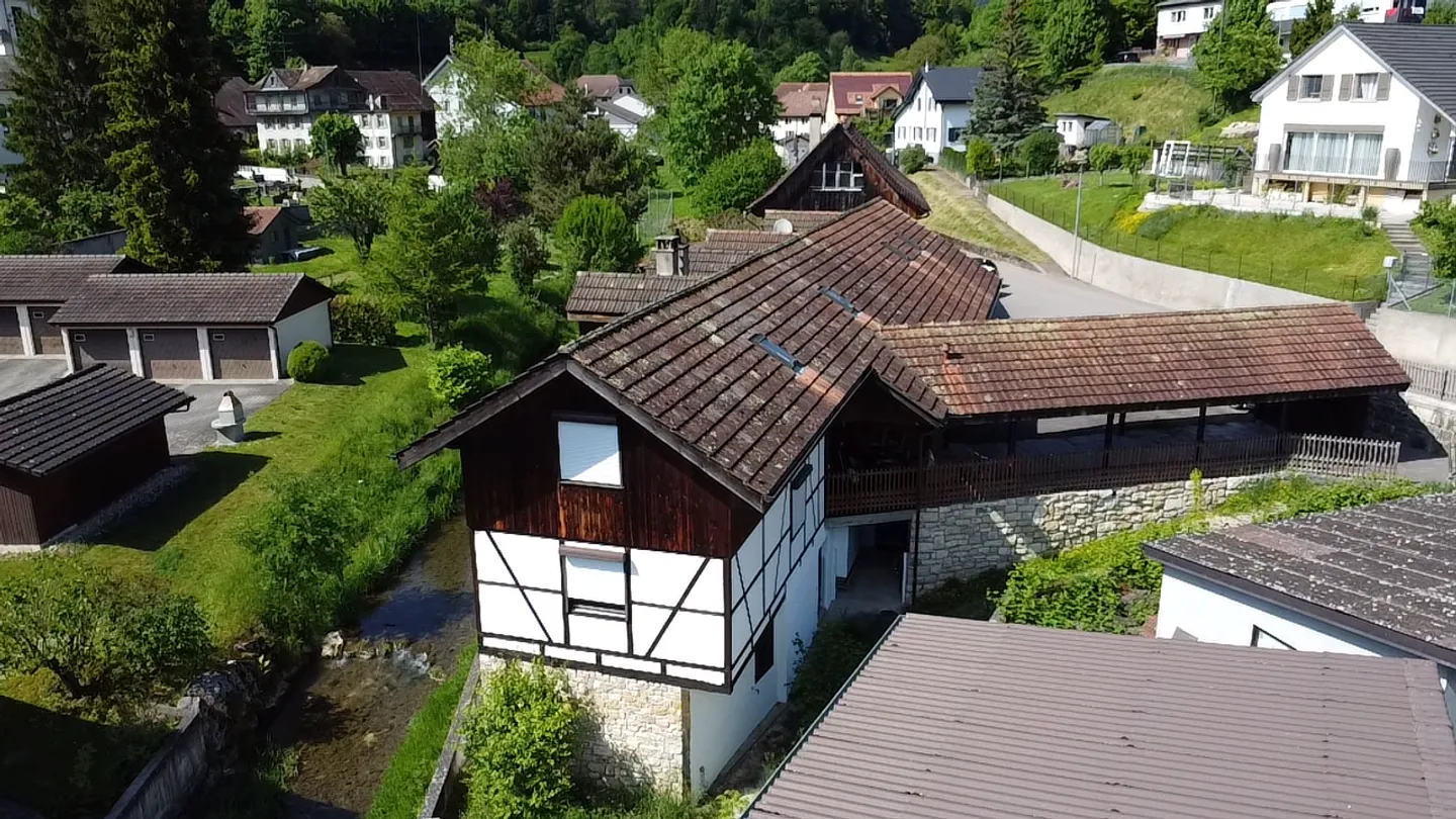 Proche de Bâle immeuble de rendement entièrement rénové de 6 appartements 7 places de parking pas de vacants. - Foto 2 von 13