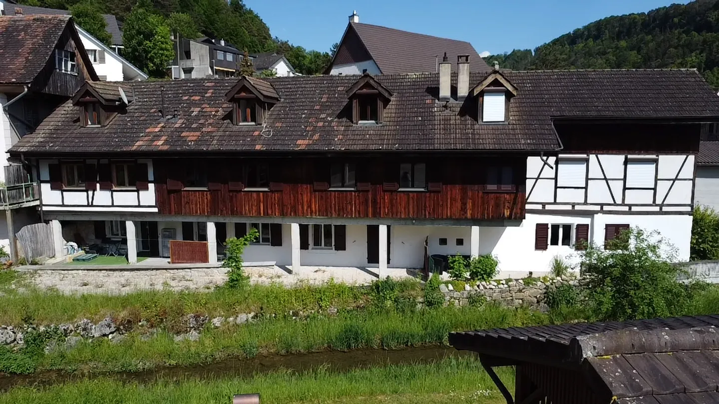 Proche de Bâle immeuble de rendement entièrement rénové de 6 appartements 7 places de parking pas de vacants. - Foto 6 von 13