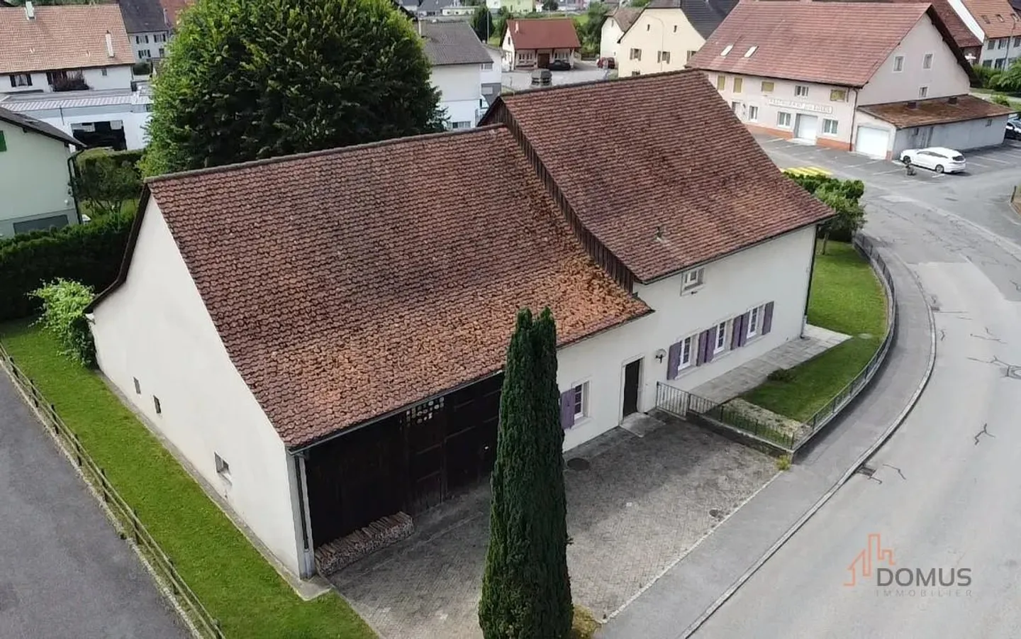 Casa di carattere con fienile convertibile - Foto 4 di 13