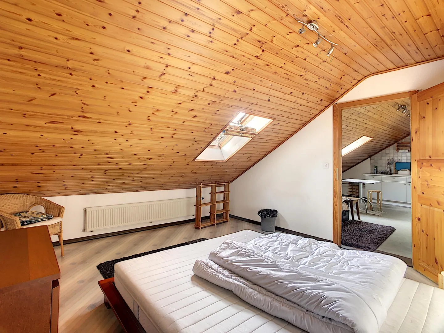 Appartement meublé à louer ? 2? étage d'un petit immeuble calme - Photo 4 sur 9