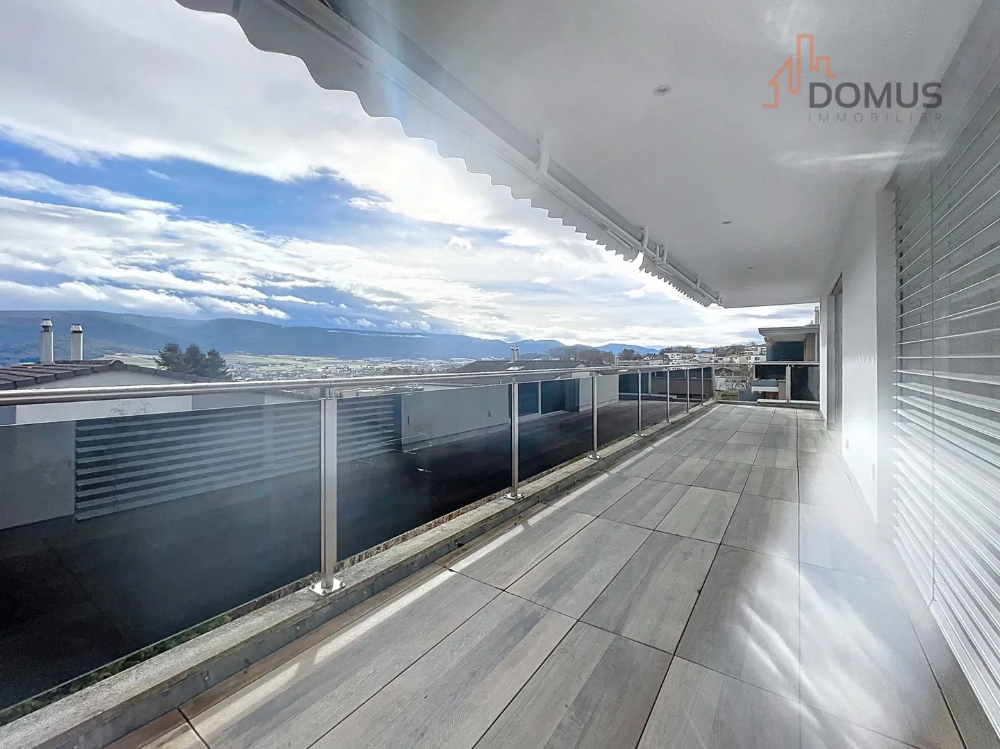 Bright penthouse with 3.5 rooms and a 55 m² panoramic terrace in Delémont - Photo 5 of 13