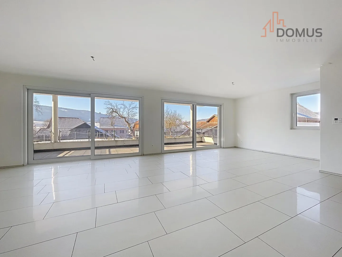 Appartement moderne avec grande terrasse - Photo 2 sur 13