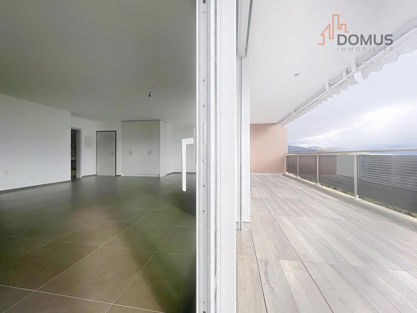 Bright penthouse with 3.5 rooms and a 55 m² panoramic terrace in Delémont - Photo 4 of 13