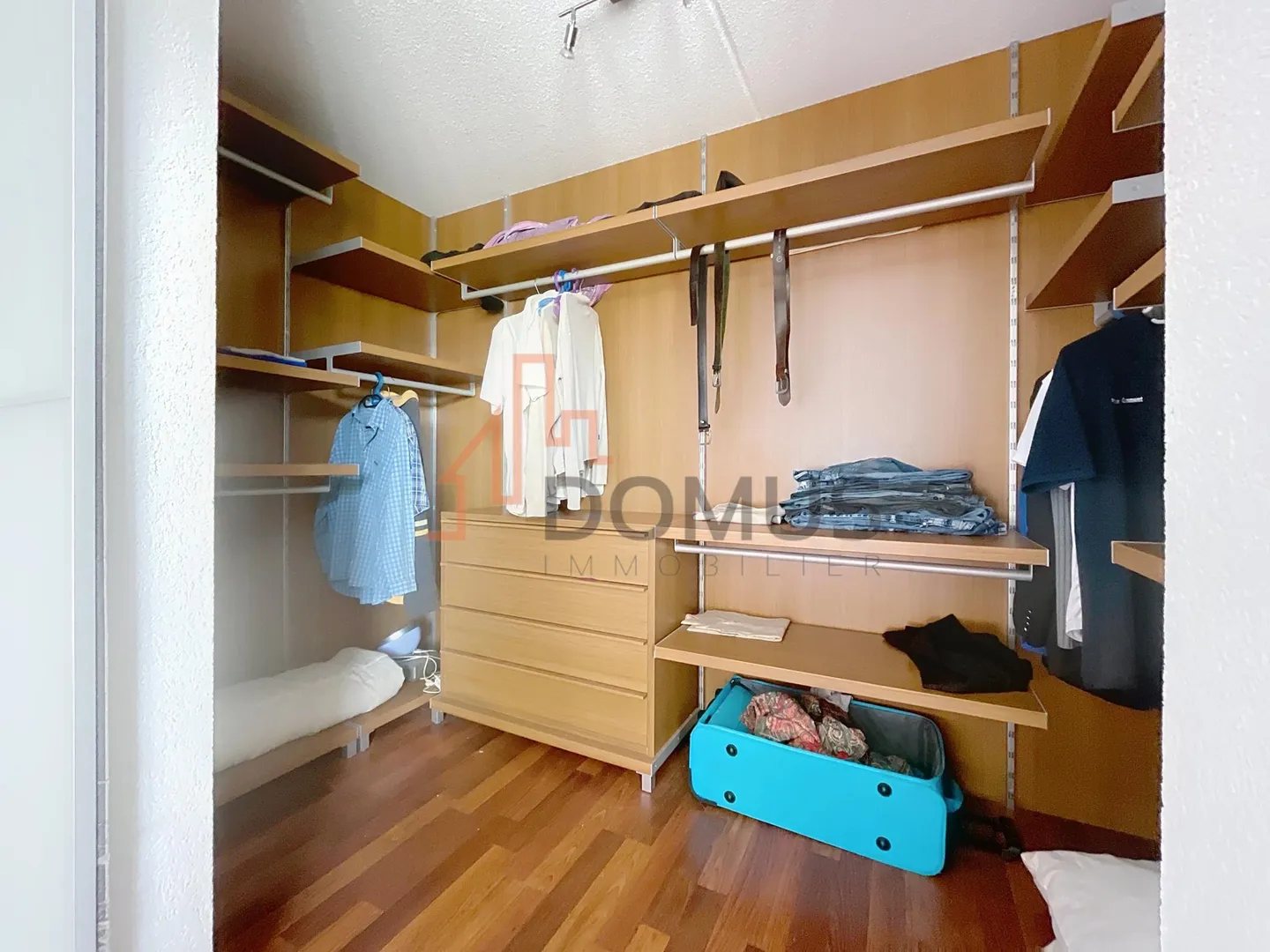 Spacious 5.5-room apartment with lawned terrace and 2 parking spaces - Photo 8 of 13