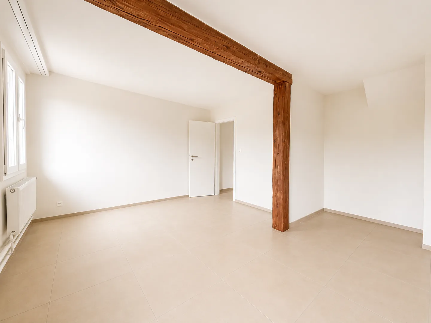 Magnificent 4.5-room fully renovated apartment of 97 m² in the heart of Rossemaison - Photo 3 of 11