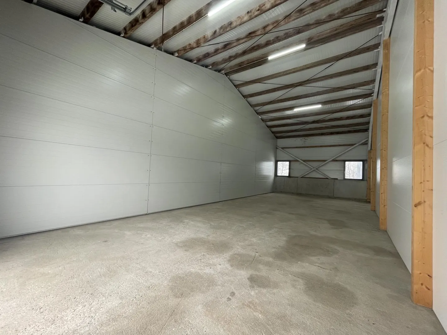 Lager / Werkstatt mit Sektionaltor? Ideal für Handwerker, Lagerung oder kleine Aktivitäten - Foto 9 von 13
