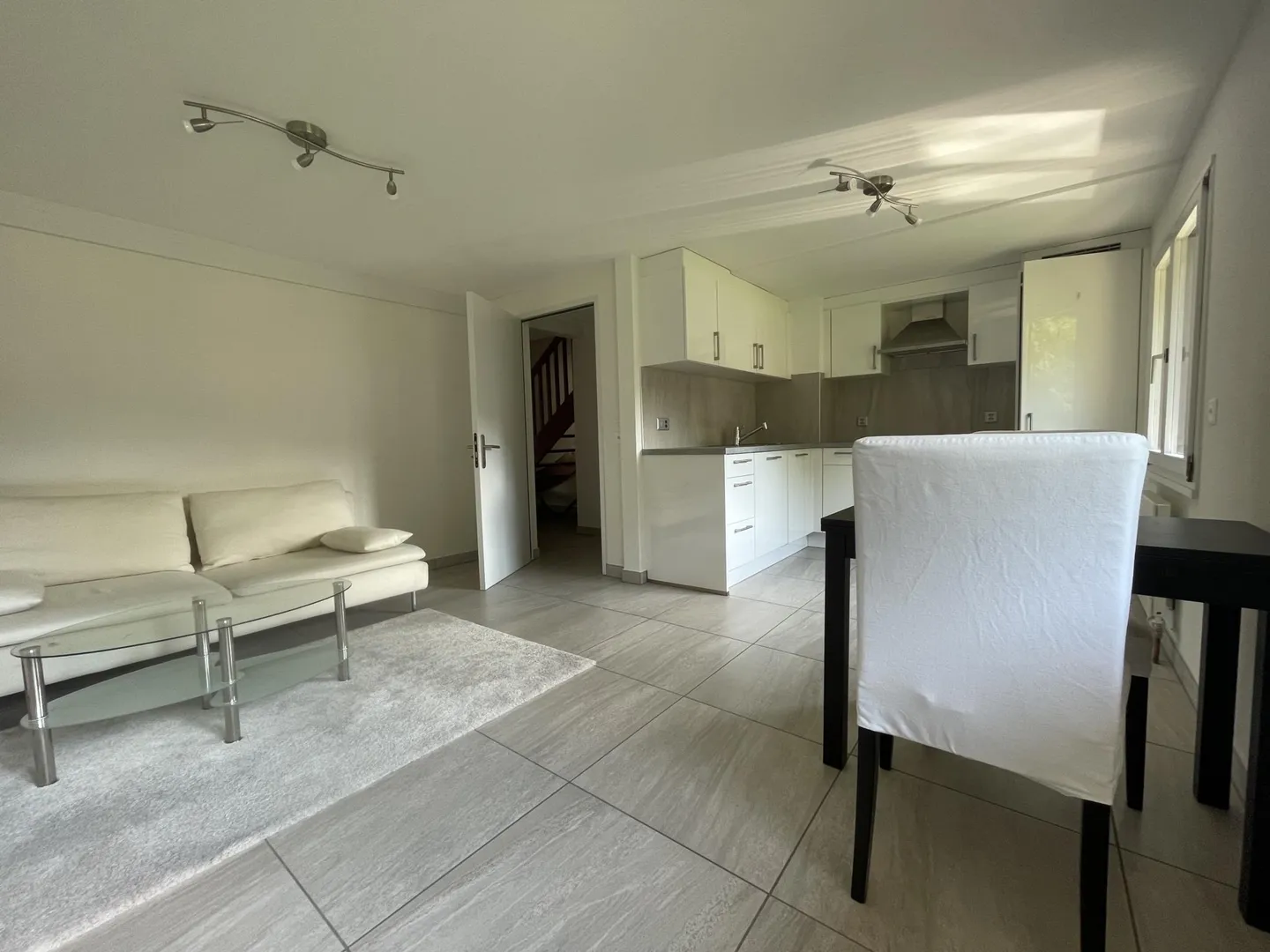 Proche de Bâle immeuble de rendement entièrement rénové de 6 appartements 7 places de parking pas de vacants. - Foto 10 von 13