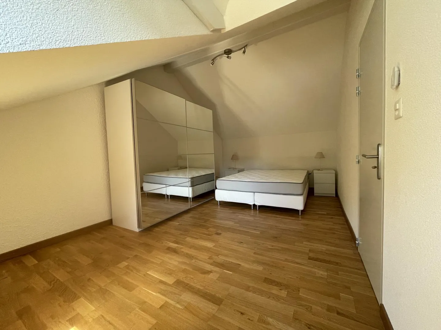 Proche de Bâle immeuble de rendement entièrement rénové de 6 appartements 7 places de parking pas de vacants. - Foto 9 von 13