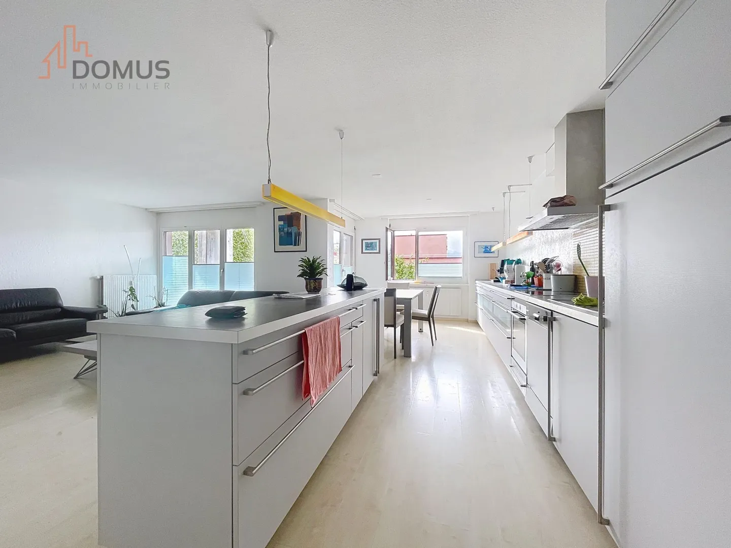 Magnifique appartement rénové de 100 m² avec parking souterrain - Photo 7 sur 13