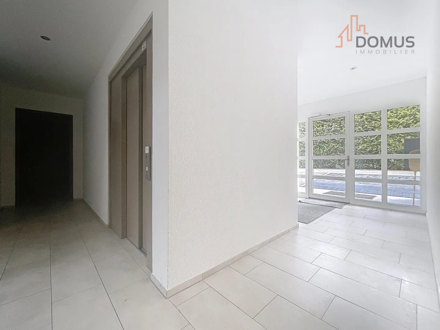 Bright penthouse with 3.5 rooms and a 55 m² panoramic terrace in Delémont - Photo 12 of 13