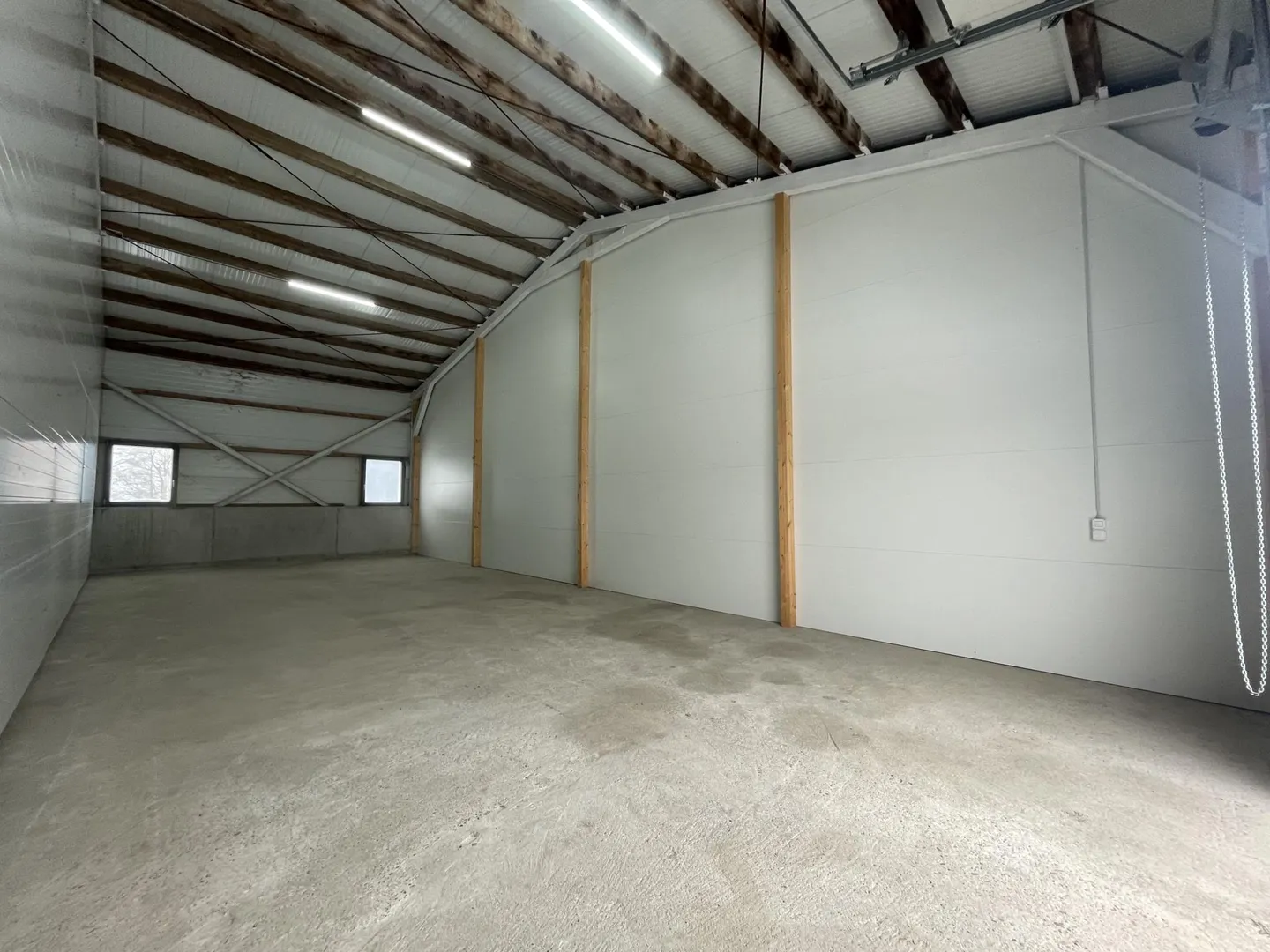 Lager / Werkstatt mit Sektionaltor? Ideal für Handwerker, Lagerung oder kleine Aktivitäten - Foto 8 von 13