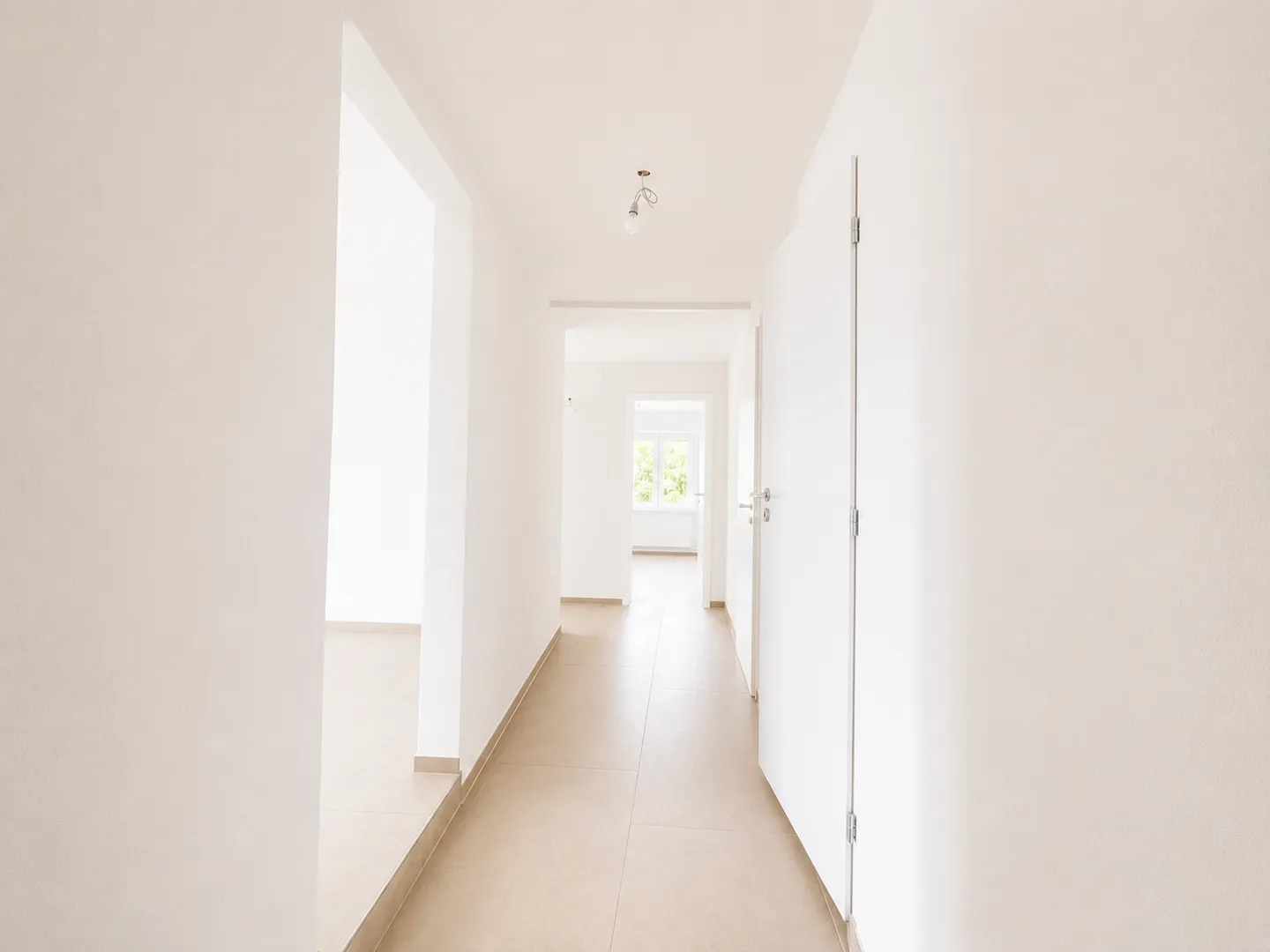 Magnificent 4.5-room fully renovated apartment of 97 m² in the heart of Rossemaison - Photo 8 of 11