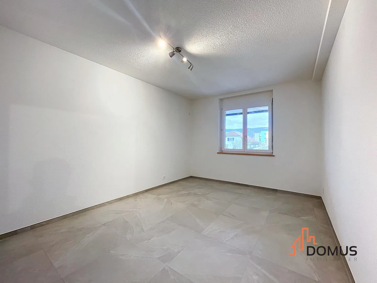 Rare à Alle ? 3.5 pièces entièrement rénové avec terrasse couverte de 20 m² - Foto 5 von 13