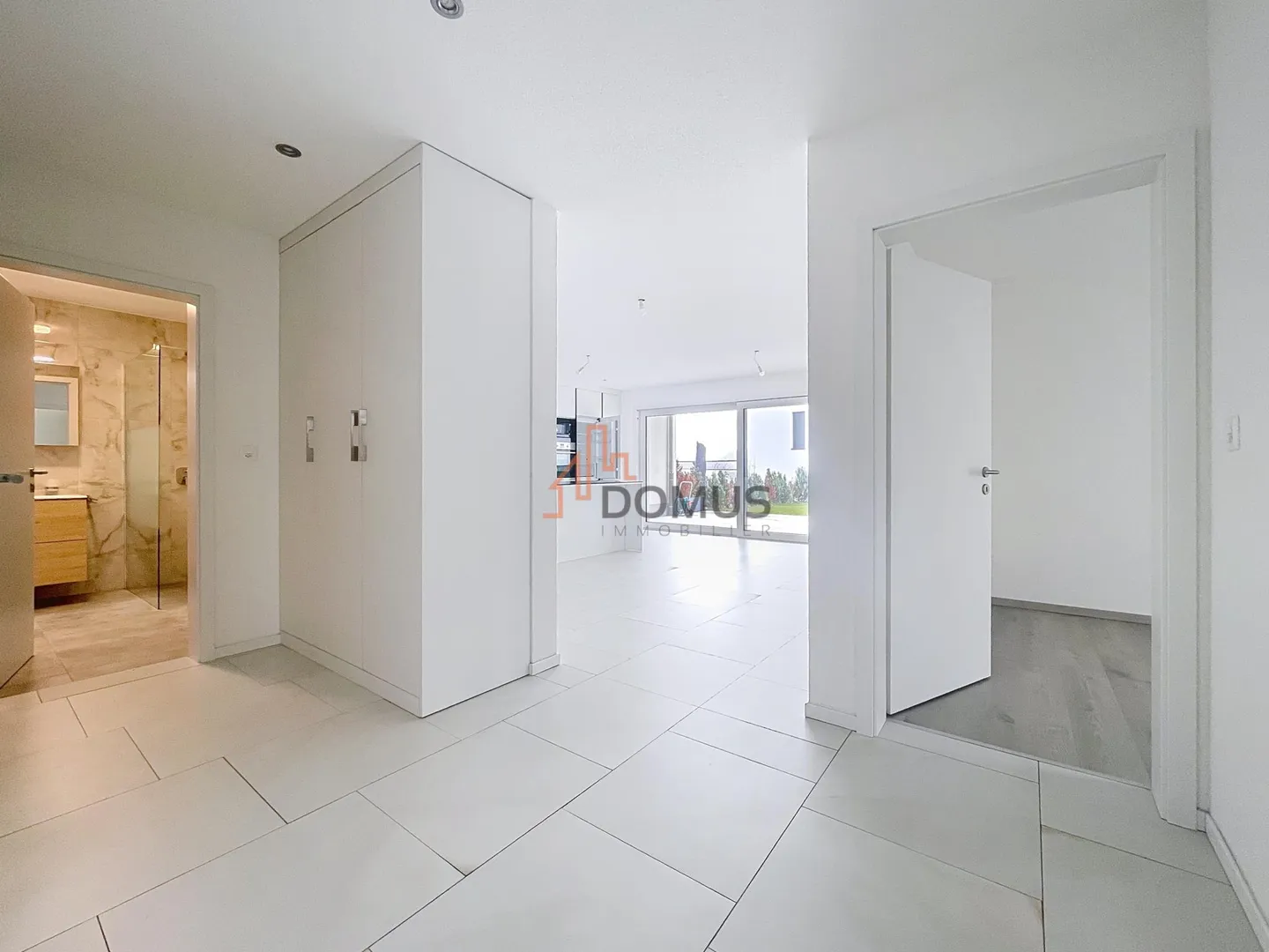 Modern apartment with terrace and private garden - Photo 6 of 11