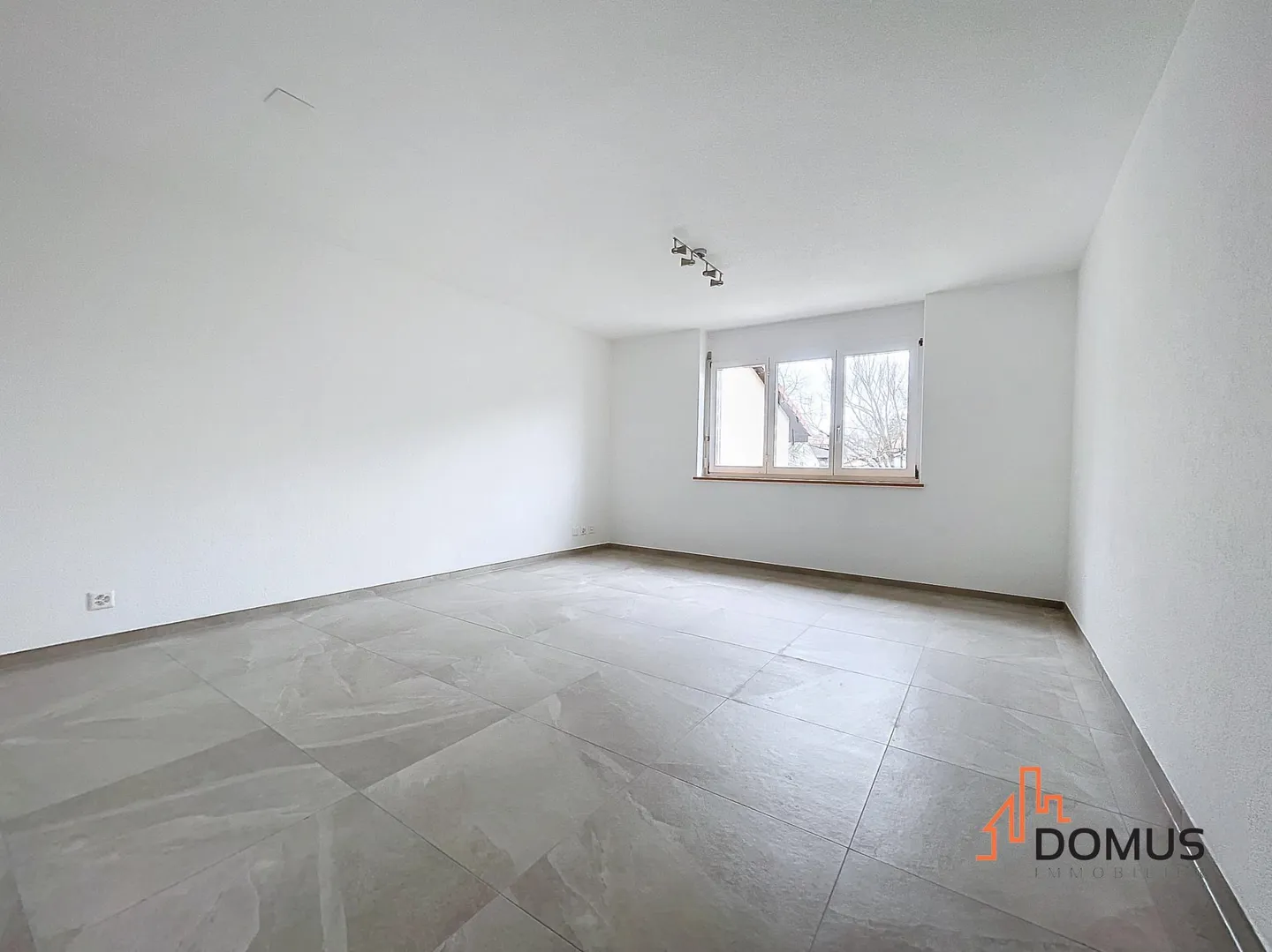 4.5 pièces rénové de 110 m² | Ascenseur | Buanderie privative | Proche gare - Foto 7 von 12