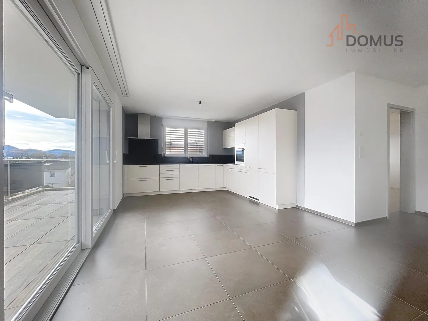 Bright penthouse with 3.5 rooms and a 55 m² panoramic terrace in Delémont - Photo 6 of 13