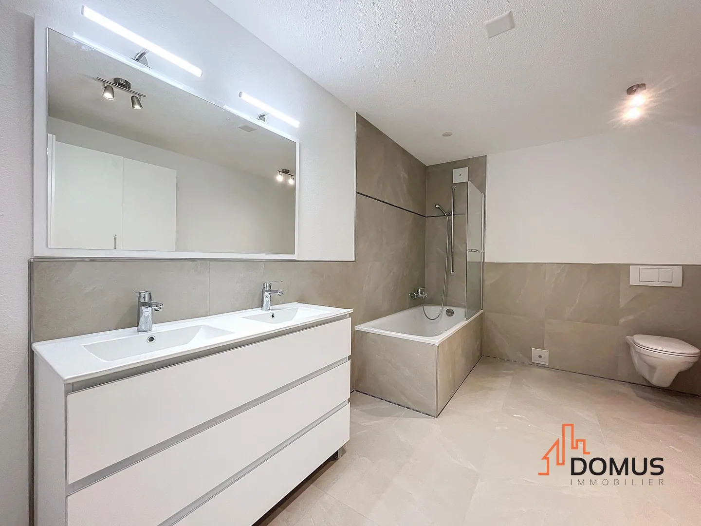 Appartamento con grande terrazza e spazio di stoccaggio - Foto 5 di 6