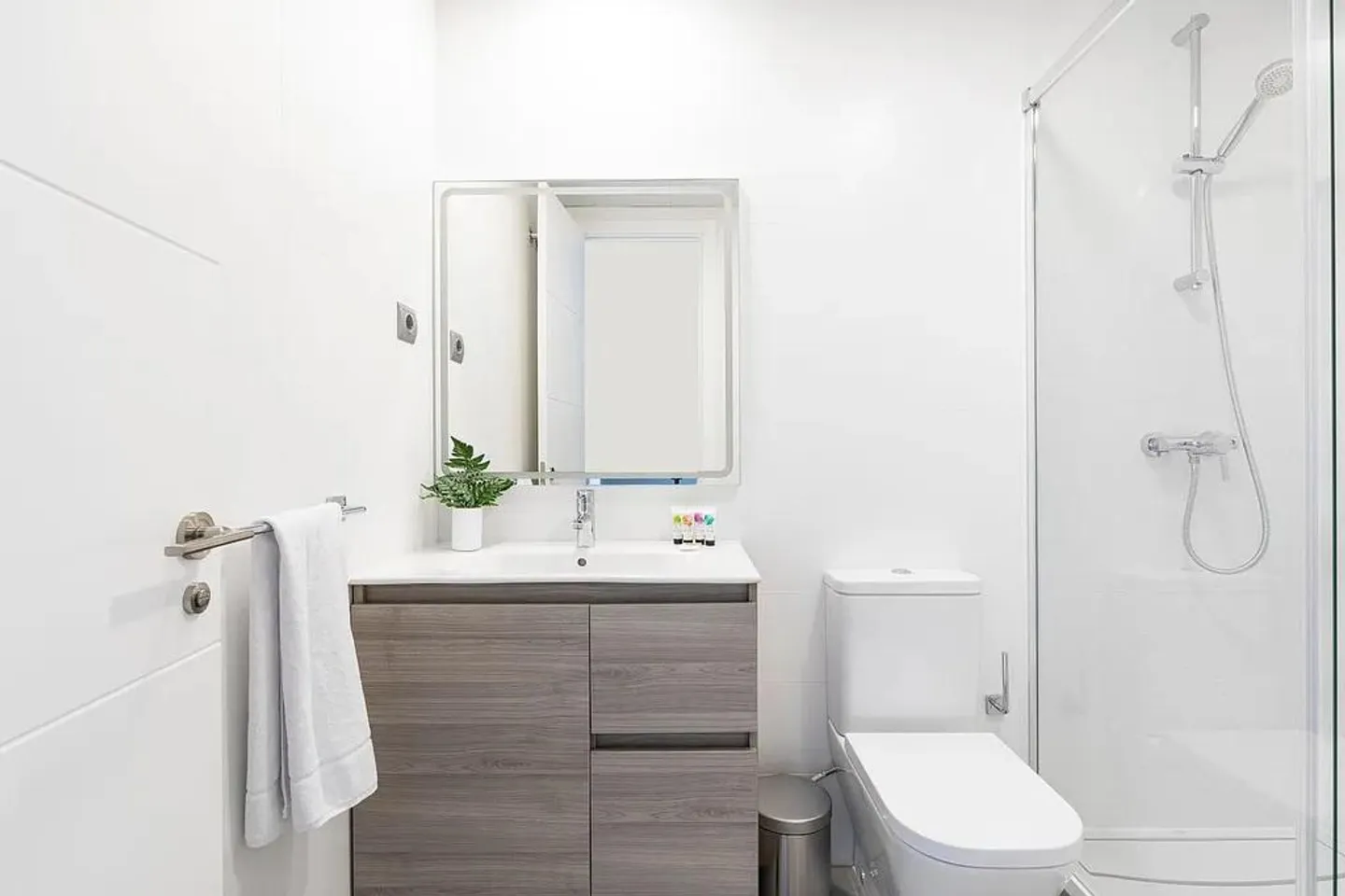 bel appartement de 2,5 pièces - Photo 2 sur 5