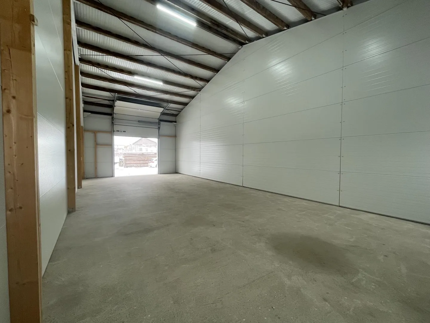 Lager / Werkstatt mit Sektionaltor? Ideal für Handwerker, Lagerung oder kleine Aktivitäten - Foto 10 von 13