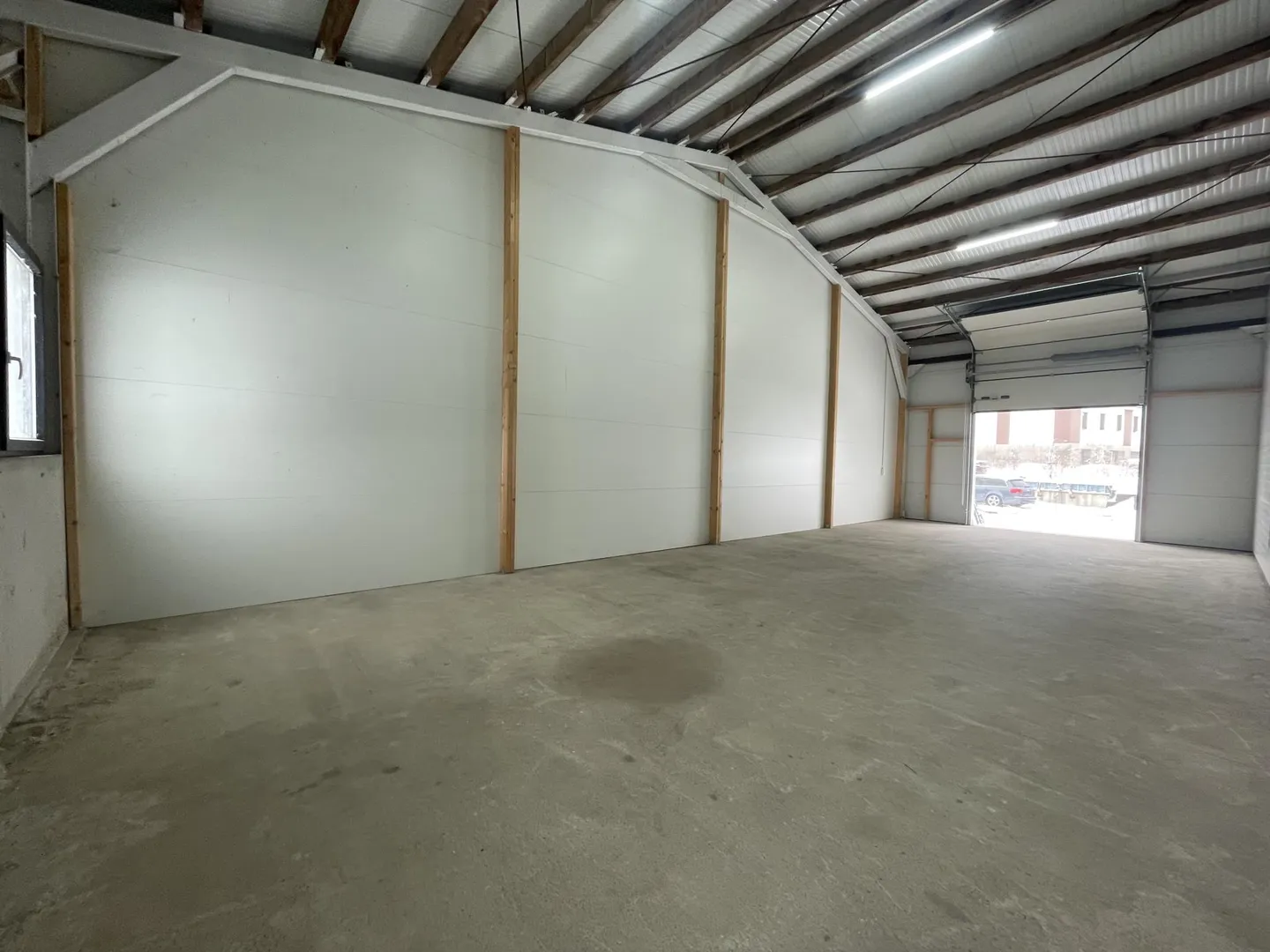 Lager / Werkstatt mit Sektionaltor? Ideal für Handwerker, Lagerung oder kleine Aktivitäten - Foto 7 von 13