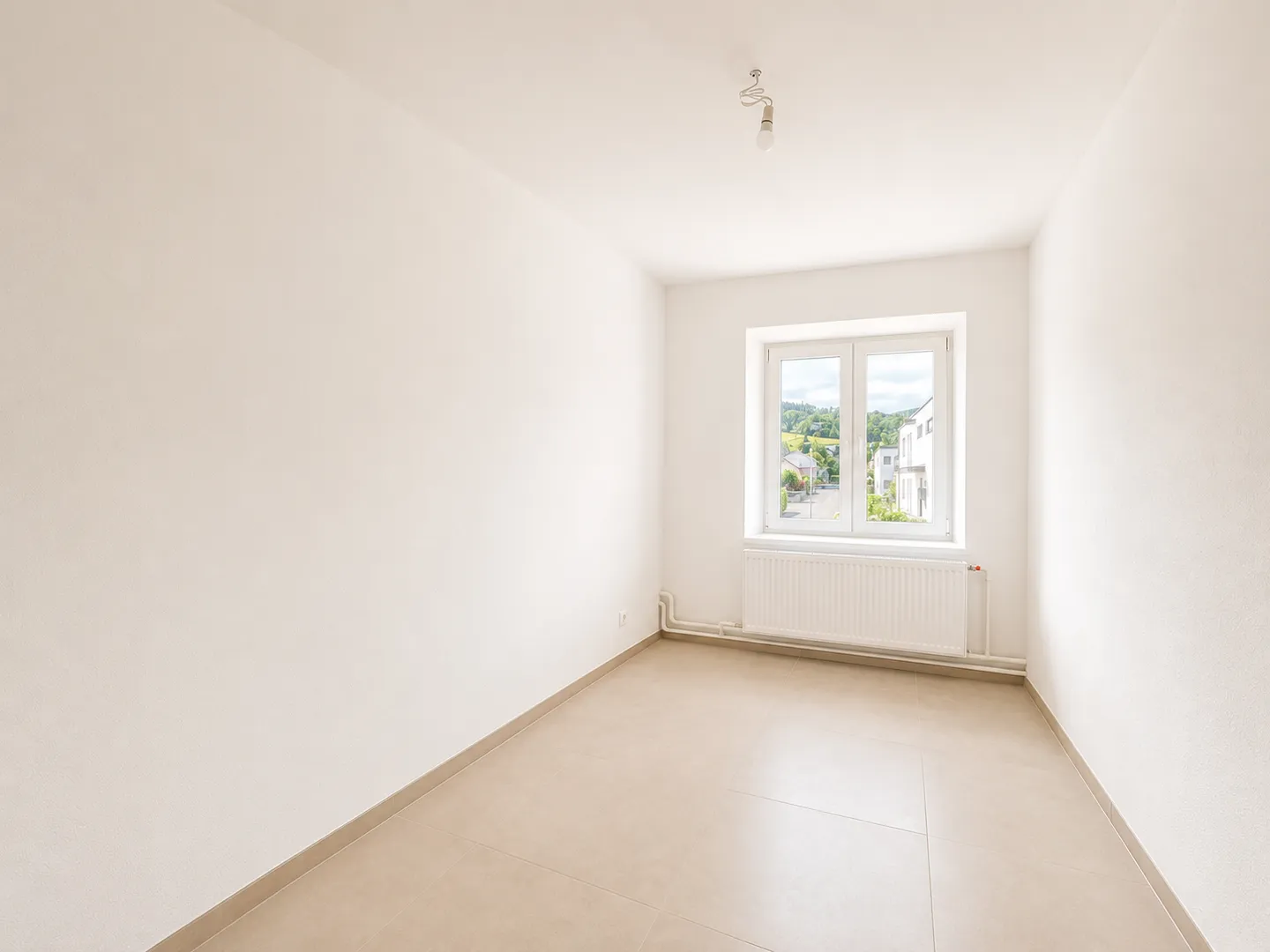 Magnificent 4.5-room fully renovated apartment of 97 m² in the heart of Rossemaison - Photo 6 of 11