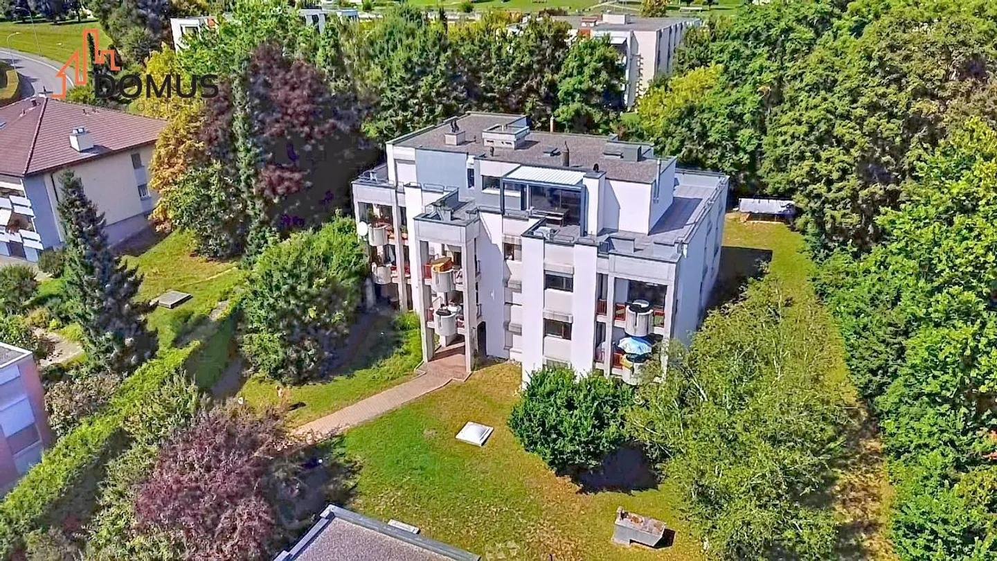 Magnifique appartement rénové de 100 m² avec parking souterrain - Photo 1 sur 13