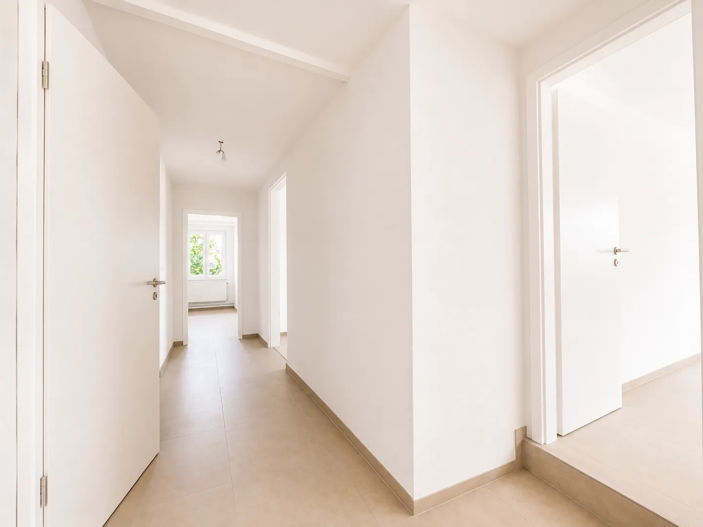 Magnificent 4.5-room fully renovated apartment of 97 m² in the heart of Rossemaison - Photo 9 of 11