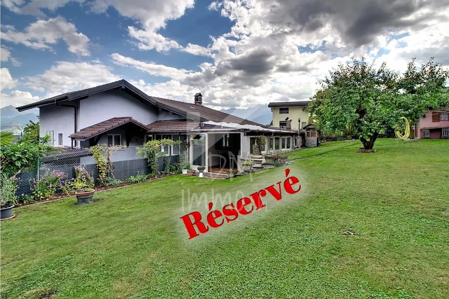 Beautiful villa 5.5 rooms + large winter garden - Photo 1 of 13