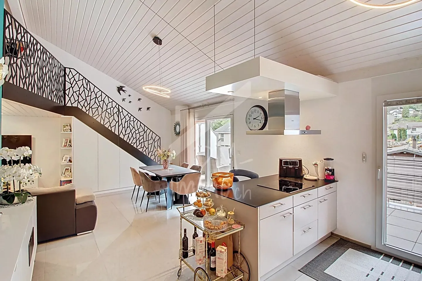 Wunderschöne Dachgeschosswohnung 3.5p + Mezzanin - Foto 2 von 10