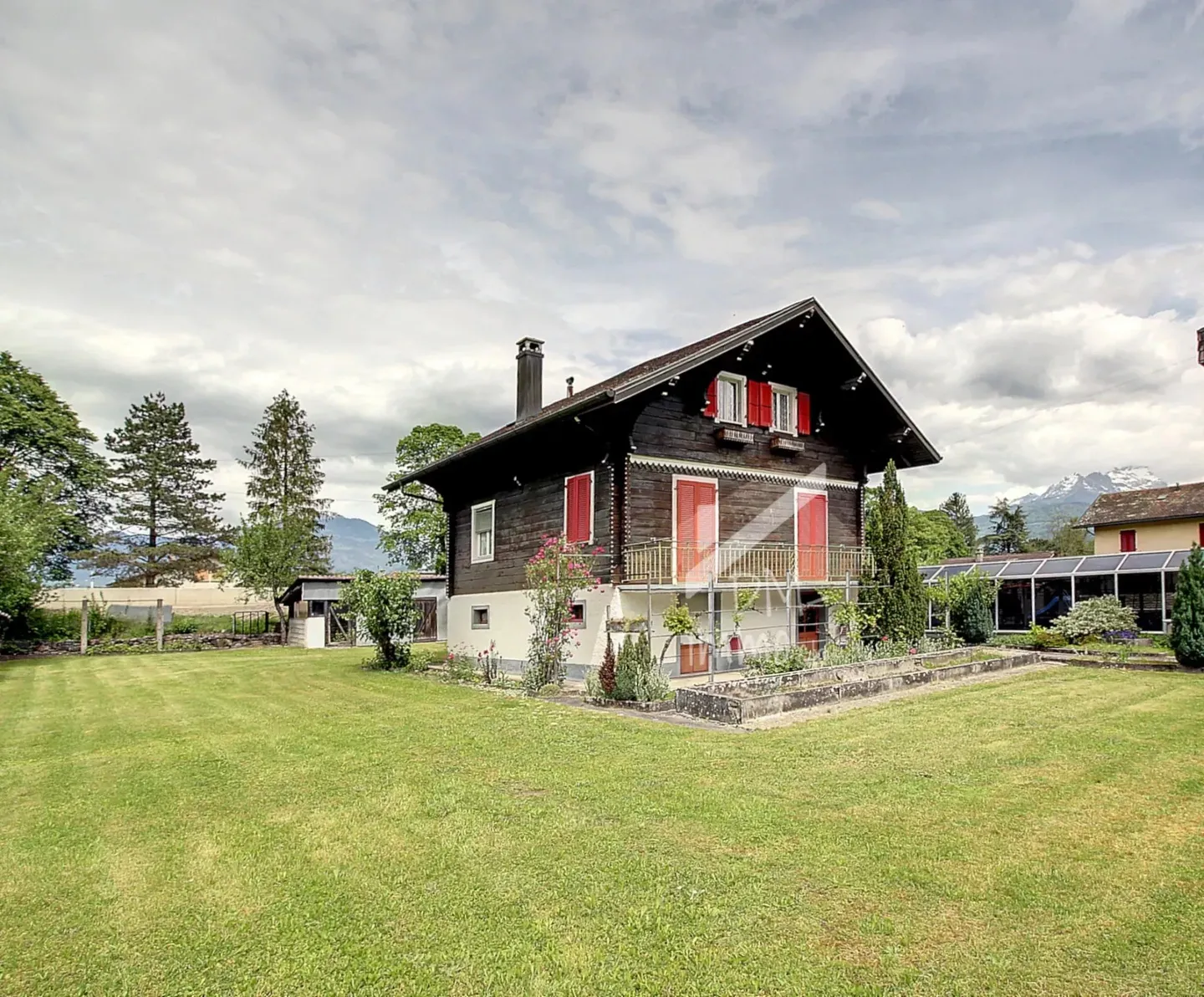 Posizione ricercata per questo chalet da ristrutturare, possibile ampliamento - Foto 10 di 11