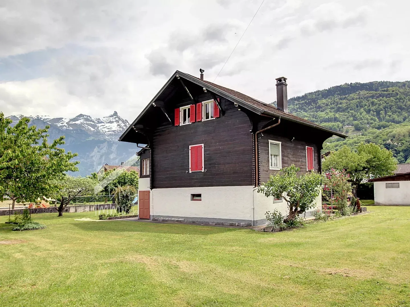 Sought-after location for this chalet to renovate, possible extension - Photo 1 of 10