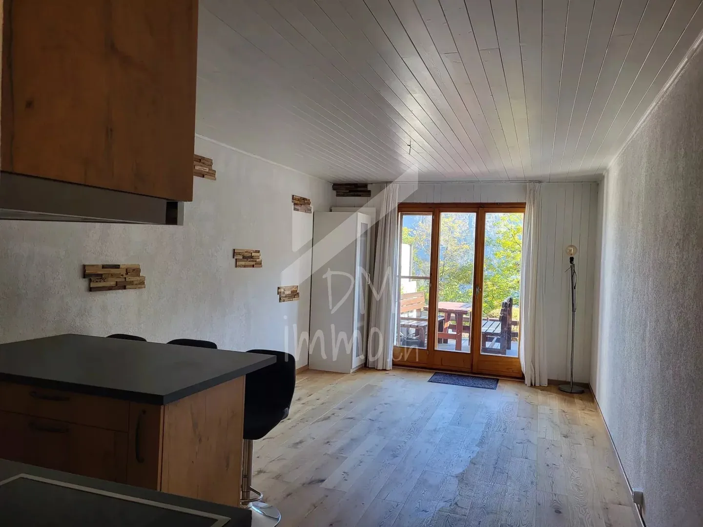 Studio rénové avec Balcon - Photo 2 sur 5