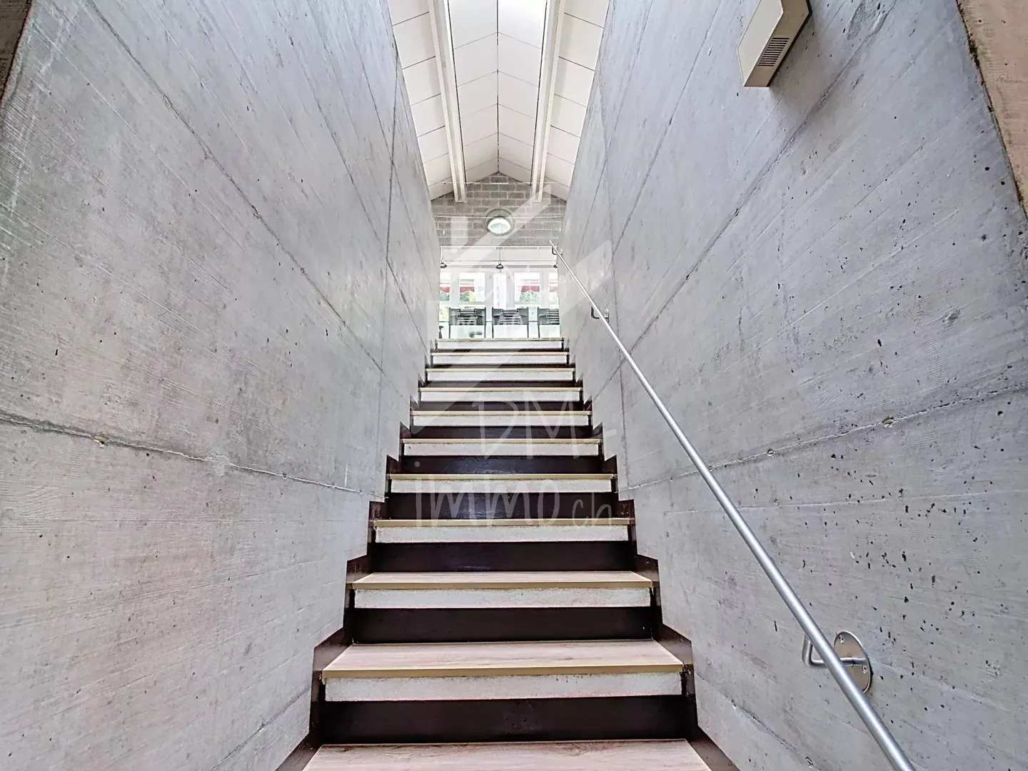 Villa d'architecte de 200 m2, superbe vue lac - Photo 8 sur 8