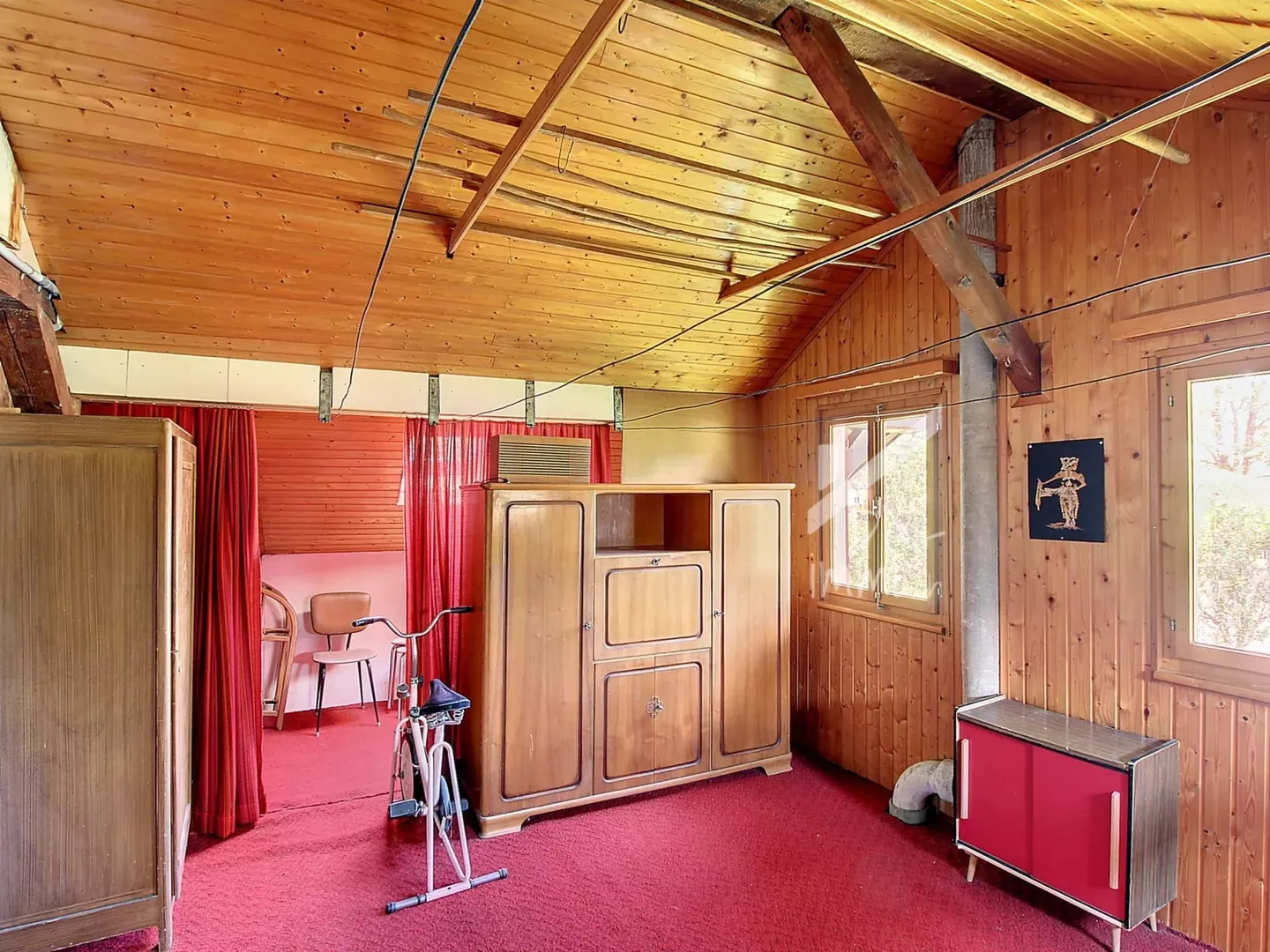 Sought-after location for this chalet to renovate, possible extension - Photo 4 of 10