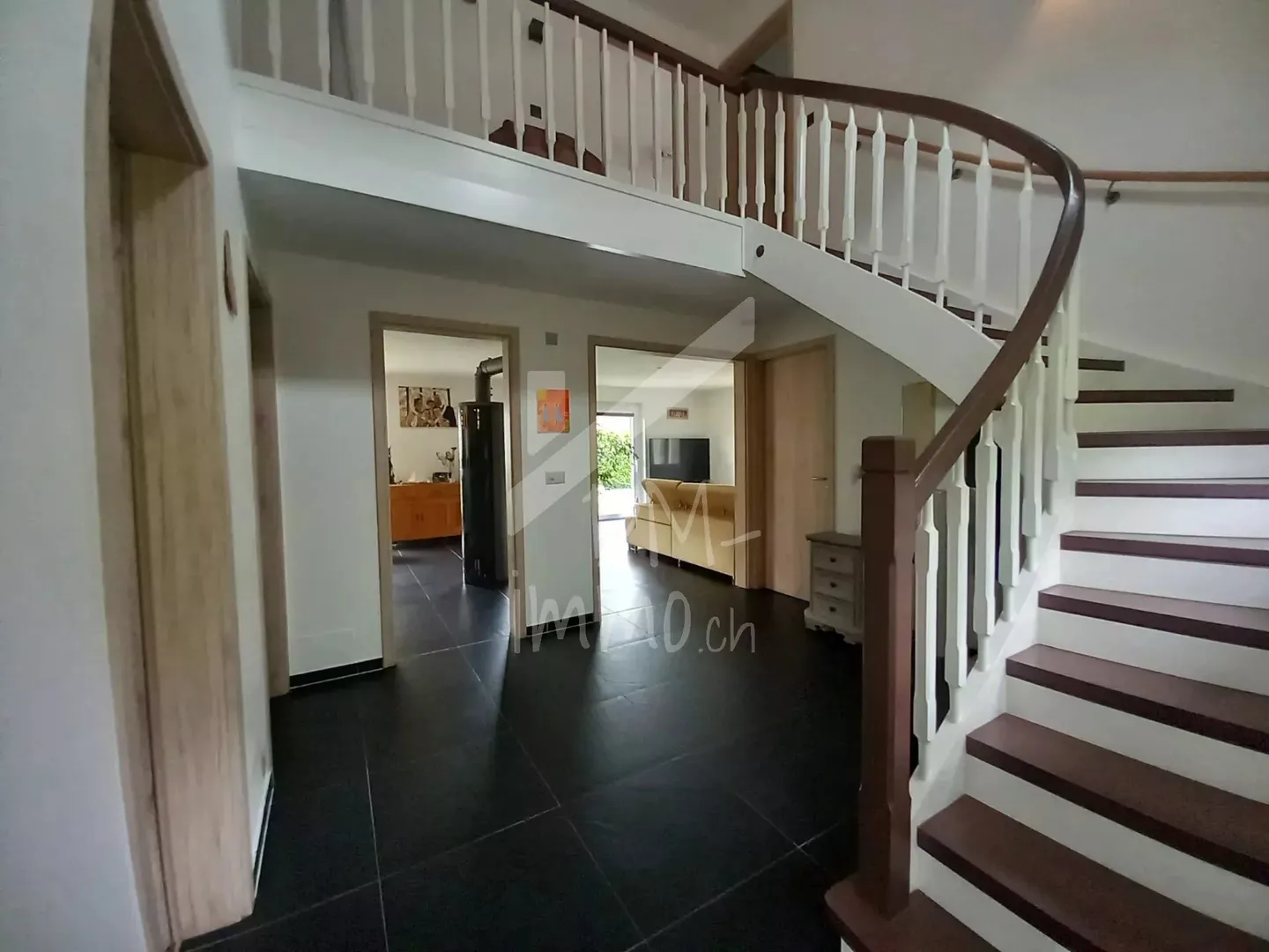 Magnificent family villa, very spacious and bright - Photo 4 of 8