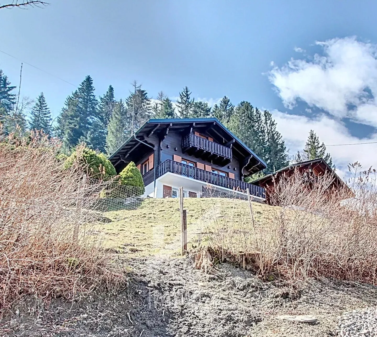 Magnificent renovated chalet with studio - Sale to foreigners possible - Photo 12 of 13