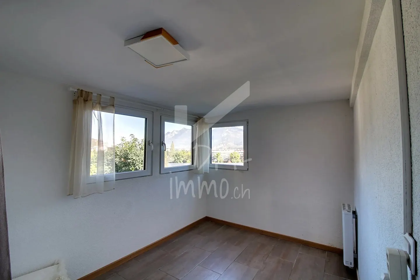 Piccola casa ristrutturata - Choex vicino al centro - Foto 3 di 11