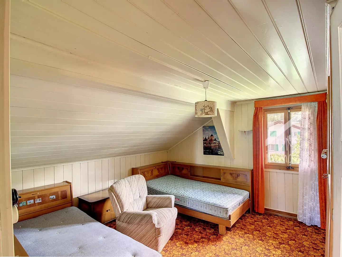 Sought-after location for this chalet to renovate, possible extension - Photo 6 of 10