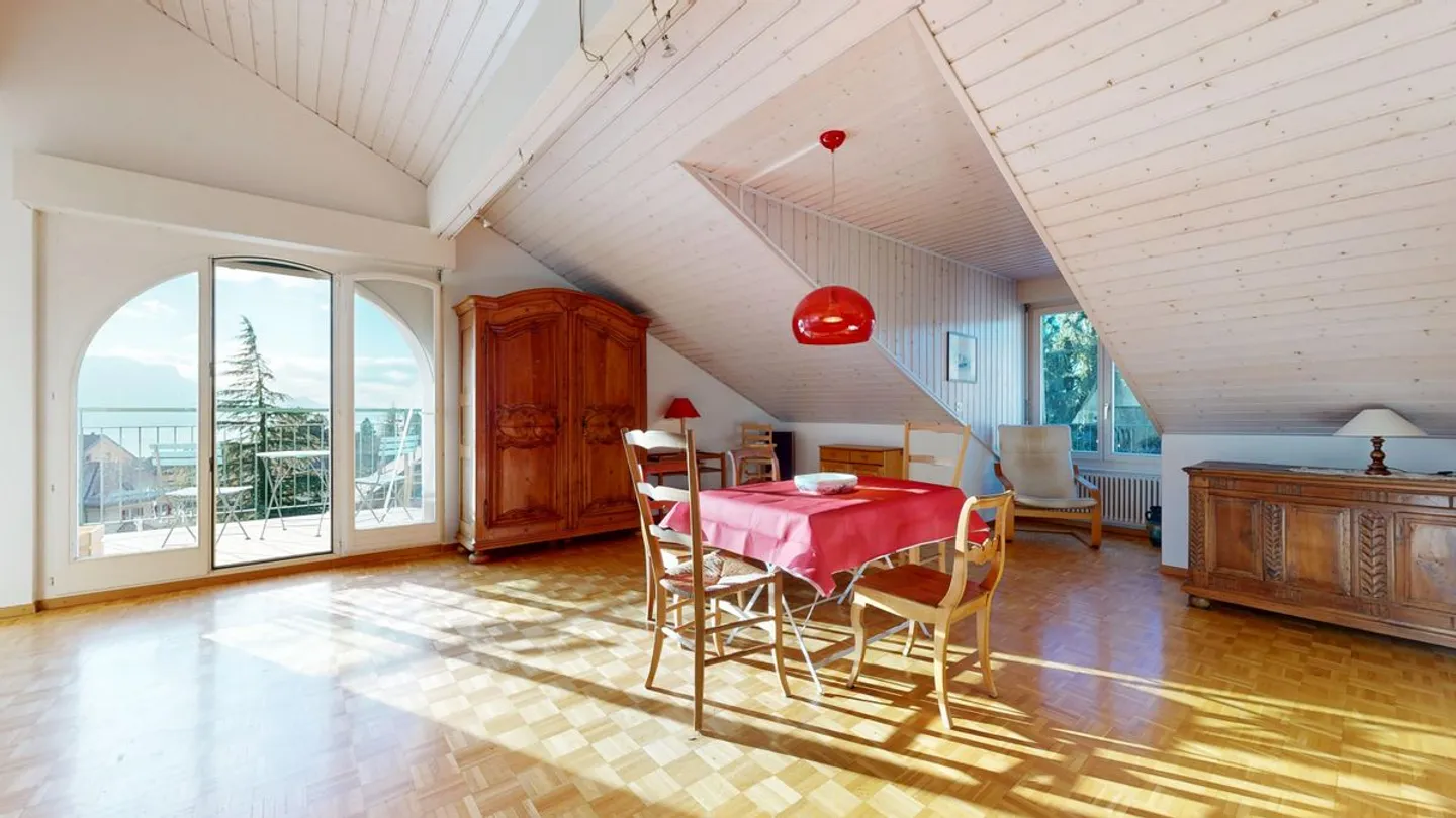 Charming penthouse with lake view in Blonay (VD) - Photo 3 of 10