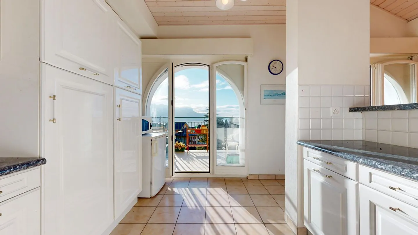 Charming penthouse with lake view in Blonay (VD) - Photo 5 of 10