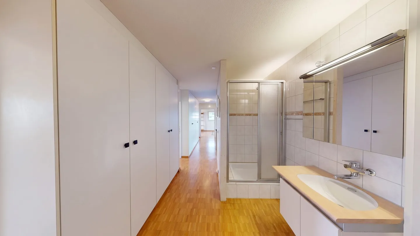 Appartement 5.5 pièces avec 2 balcons, situé au centre de Bern-Bümpliz - Photo 7 sur 11