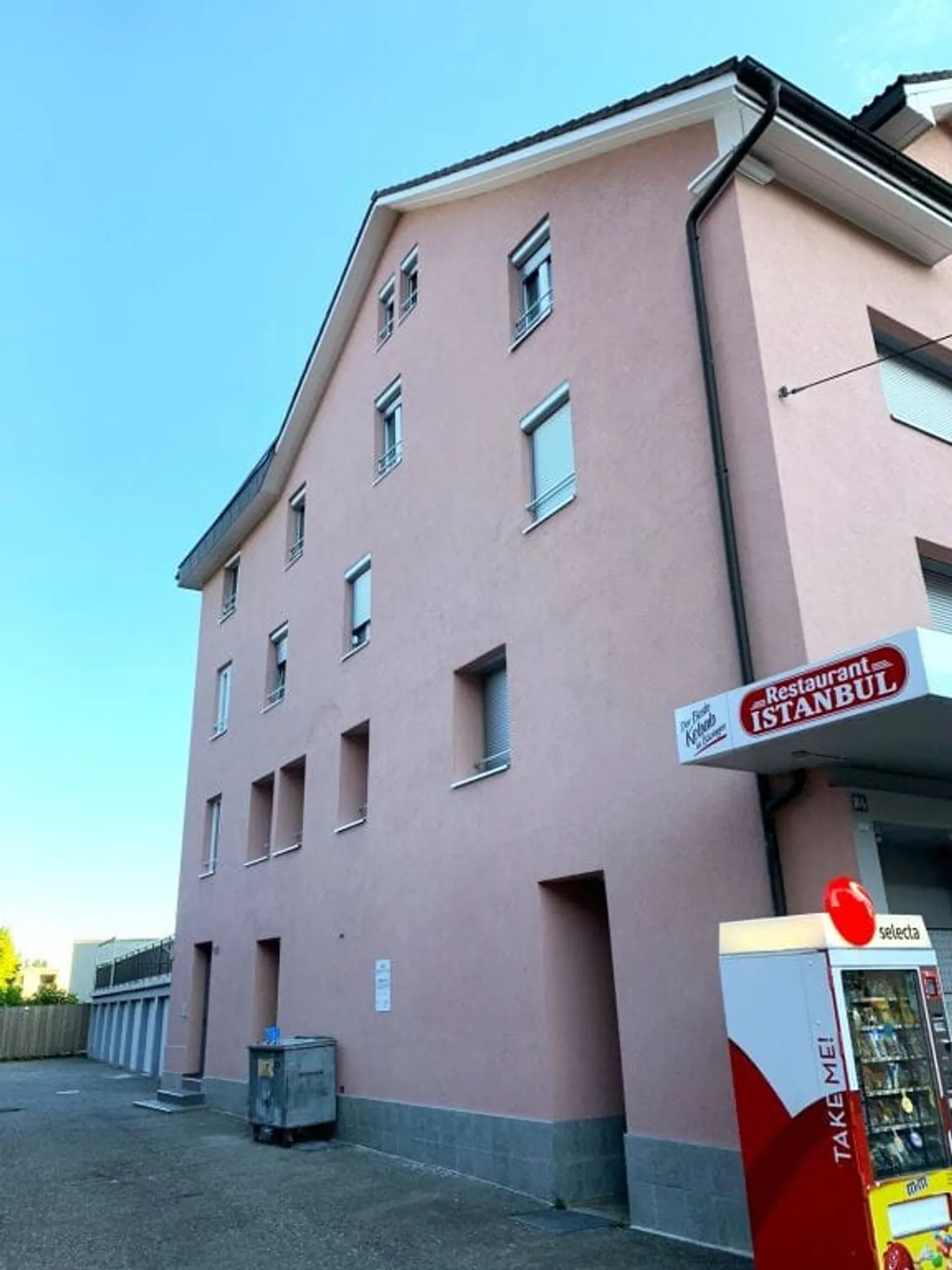 MFH avec 8 appartements + espace commercial, entièrement rénové, situé au centre de Biel - Photo 10 sur 13