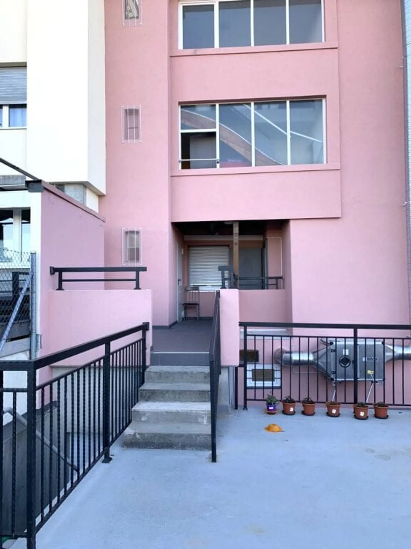 MFH avec 8 appartements + espace commercial, entièrement rénové, situé au centre de Biel - Photo 11 sur 13