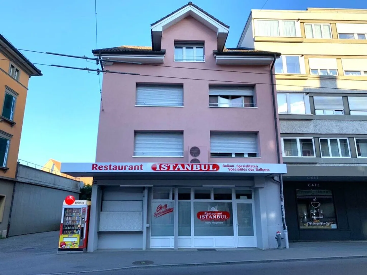 MFH avec 8 appartements + espace commercial, entièrement rénové, situé au centre de Biel - Photo 1 sur 13
