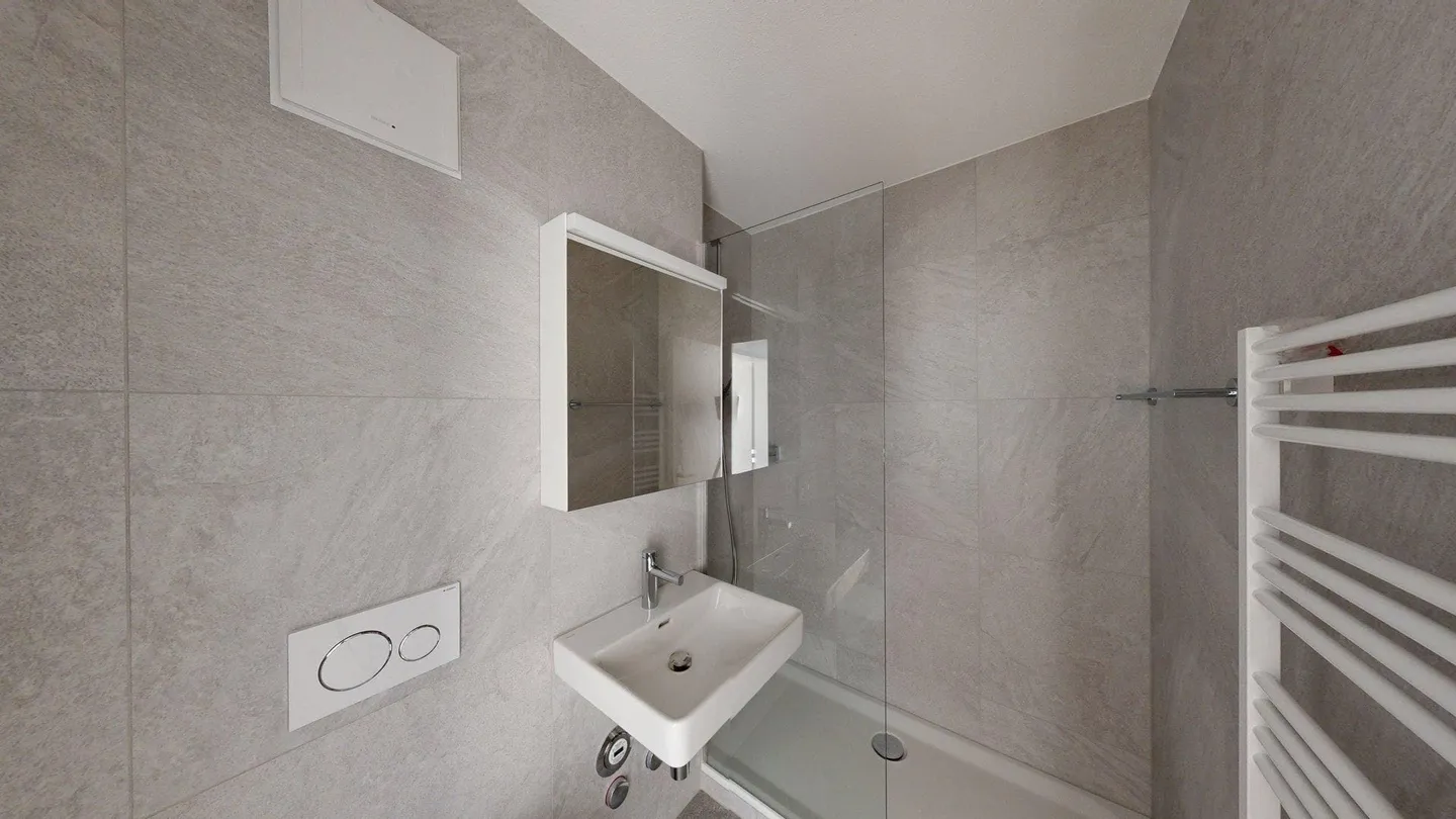 Frisch sanierte 3.5-Zimmer-Wohnung mit Balkon in Ostermundigen - Photo 6 of 13