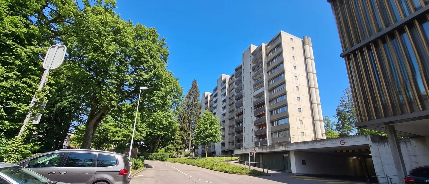 Appartement 5.5 pièces avec 2 balcons, situé au centre de Bern-Bümpliz - Photo 1 sur 11