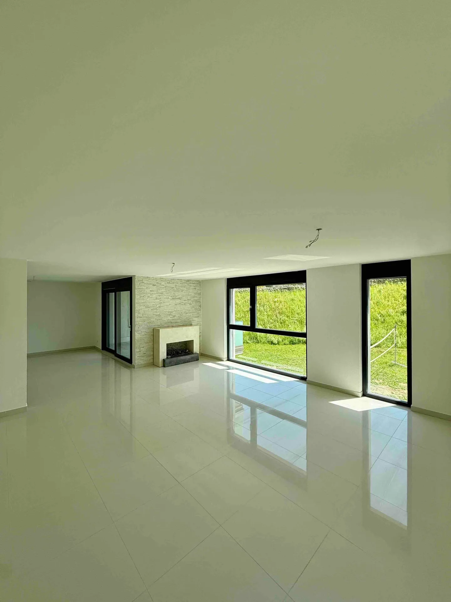 Appartement 4.5 pièces avec balcon ensoleillé de 20 m² - Photo 3 sur 6